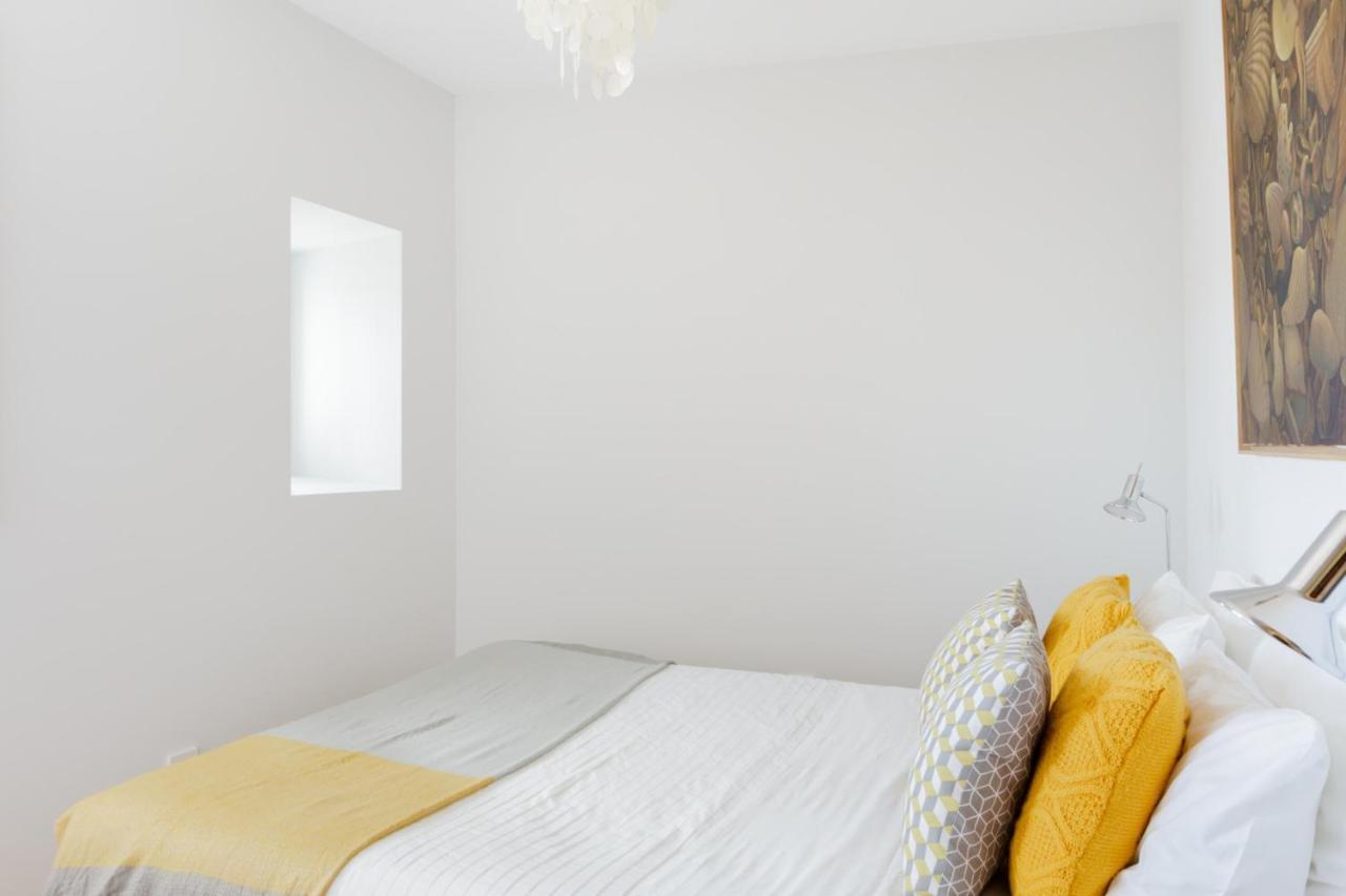 Chiado Rooftop Retreat: 19th Century Charm with River Views Lisbon Exterior photo