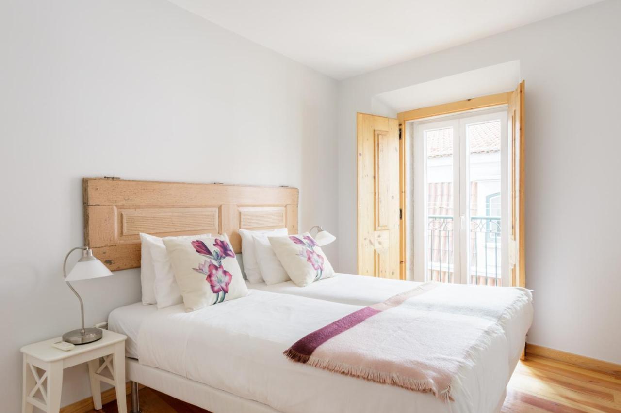 Chiado Rooftop Retreat: 19th Century Charm with River Views Lisbon Exterior photo