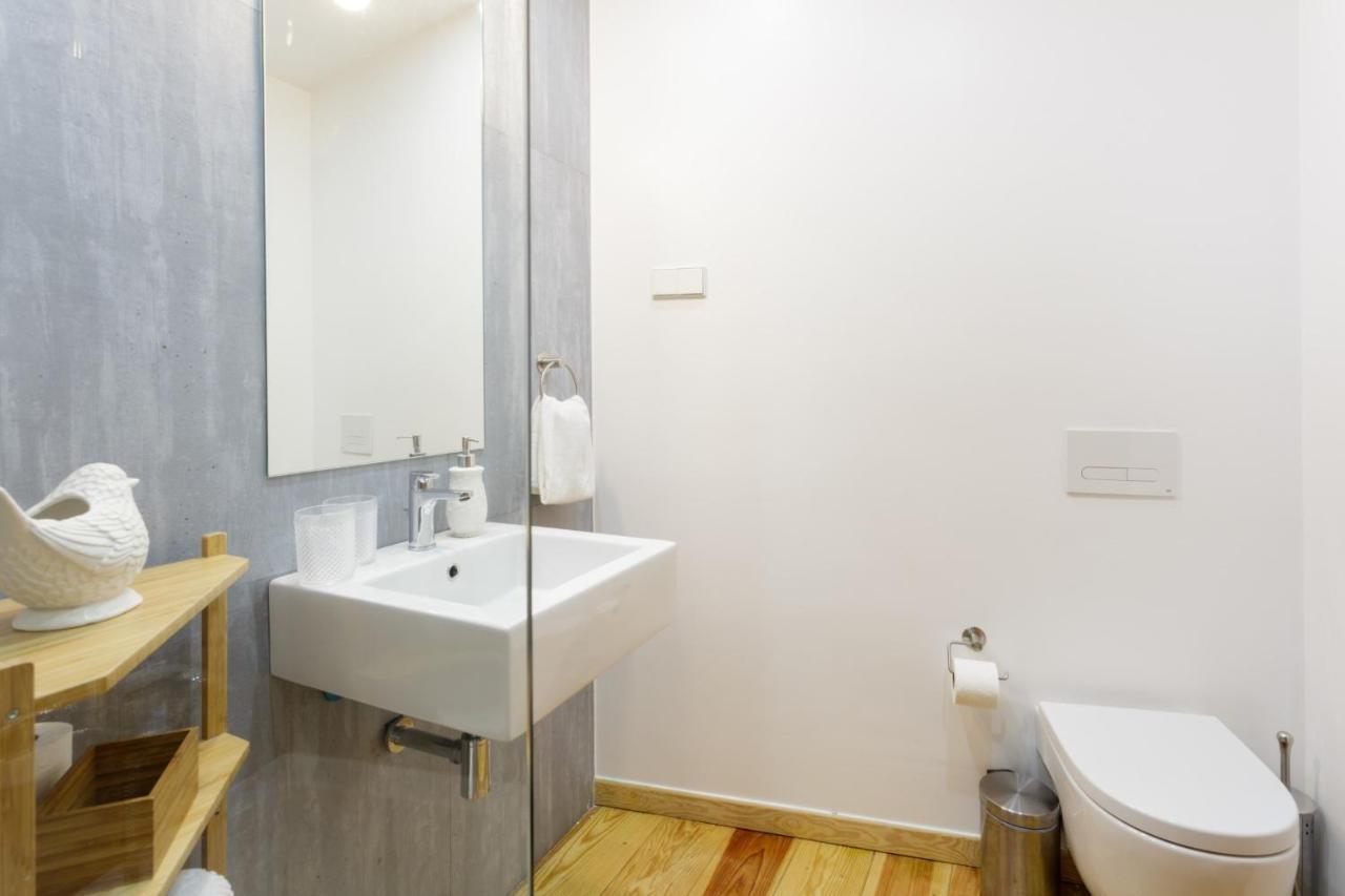 Chiado Rooftop Retreat: 19th Century Charm with River Views Lisbon Exterior photo