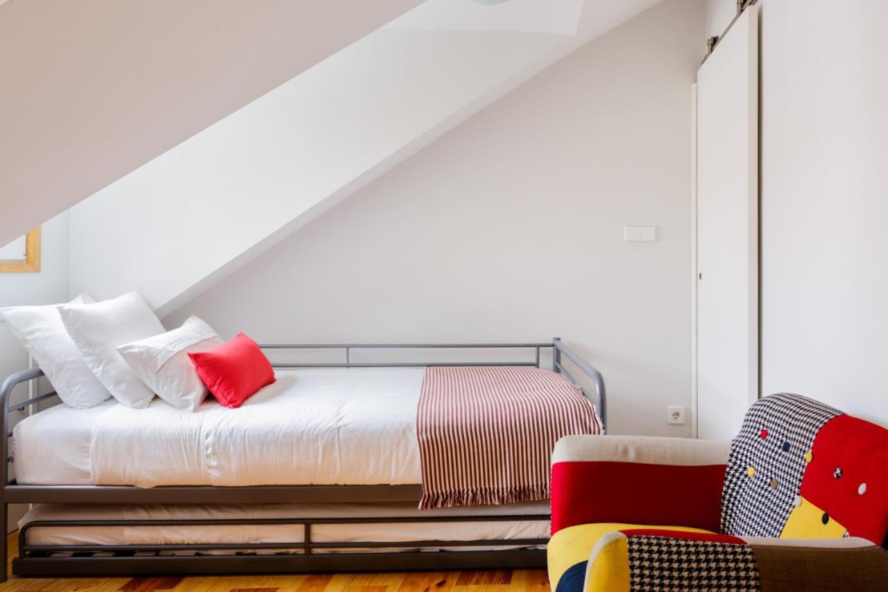 Chiado Rooftop Retreat: 19th Century Charm with River Views Lisbon Exterior photo