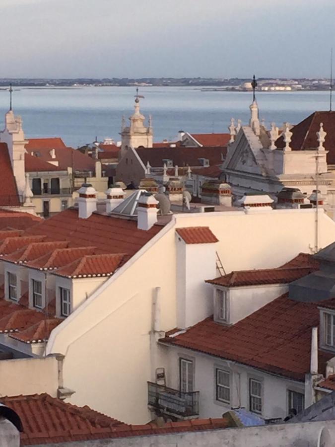 Chiado Rooftop Retreat: 19th Century Charm with River Views Lisbon Exterior photo