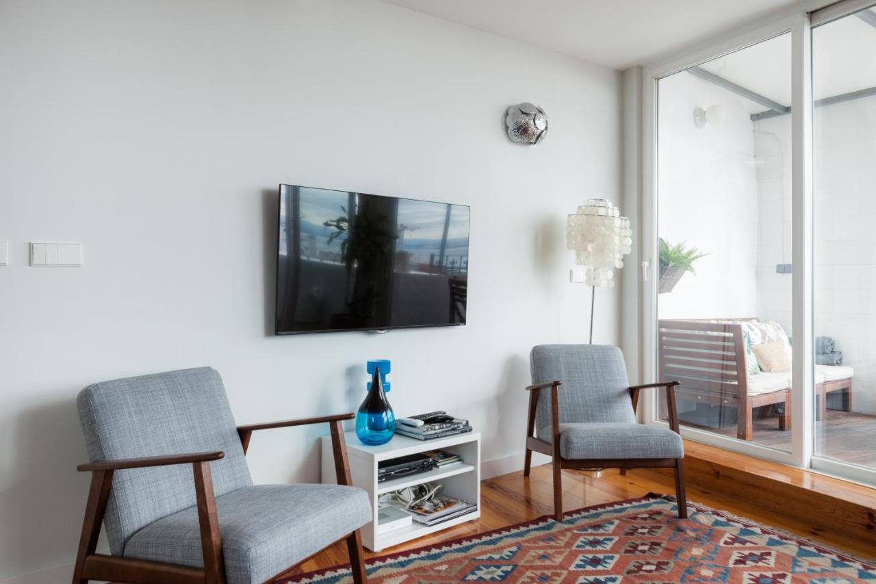 Chiado Rooftop Retreat: 19th Century Charm with River Views Lisbon Exterior photo