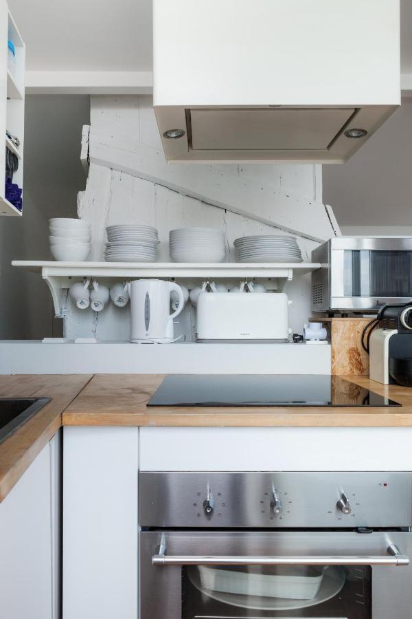 Chiado Rooftop Retreat: 19th Century Charm with River Views Lisbon Exterior photo