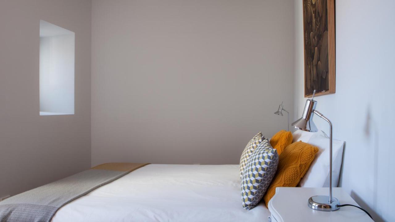 Chiado Rooftop Retreat: 19th Century Charm with River Views Lisbon Exterior photo