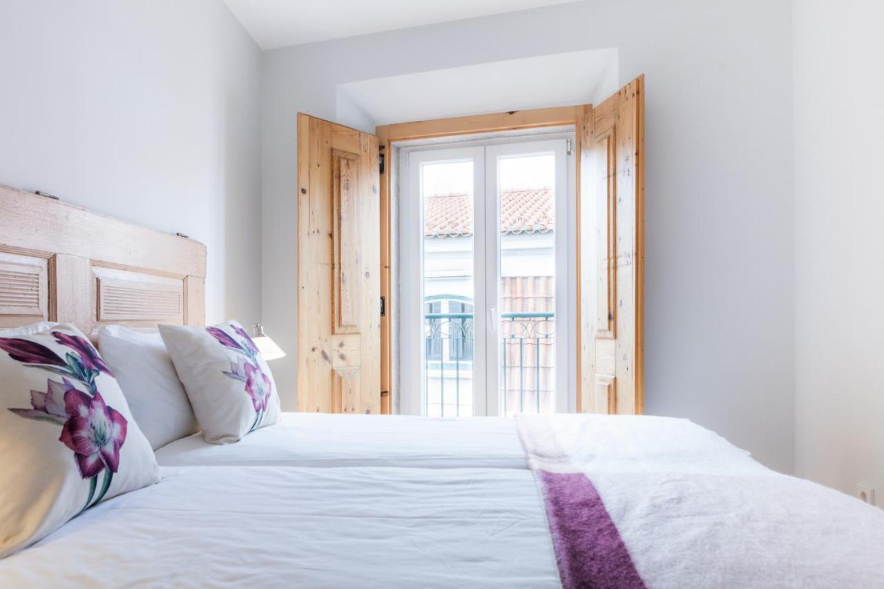 Chiado Rooftop Retreat: 19th Century Charm with River Views Lisbon Exterior photo