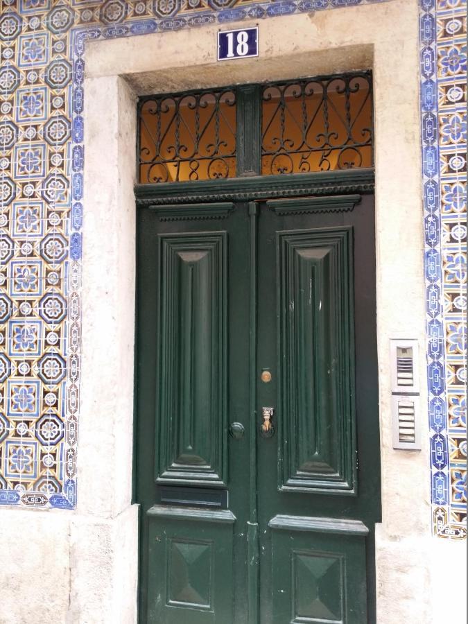 Chiado Rooftop Retreat: 19th Century Charm with River Views Lisbon Exterior photo