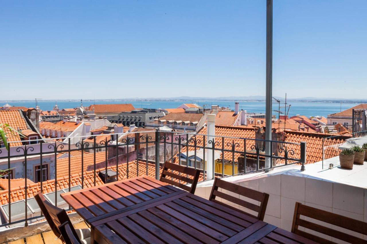 Chiado Rooftop Retreat: 19th Century Charm with River Views Lisbon Exterior photo