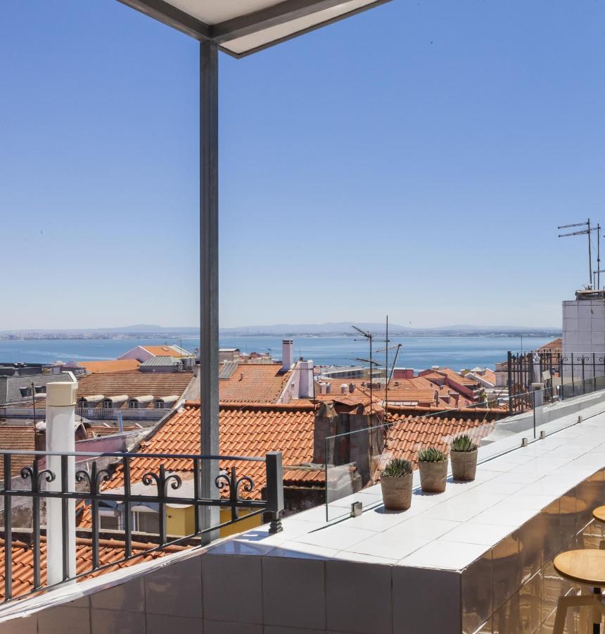 Chiado Rooftop Retreat: 19th Century Charm with River Views Lisbon Exterior photo